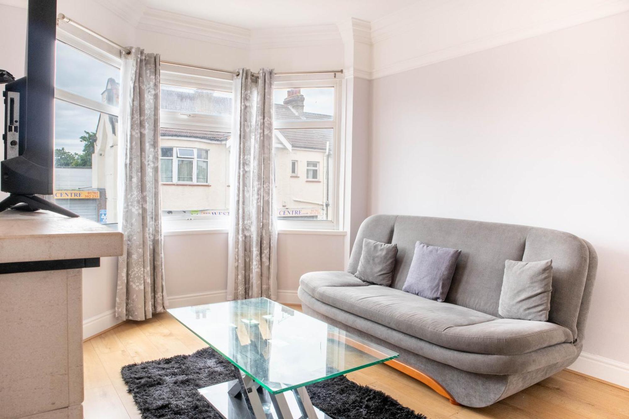 2 Bedroom Apartment Southend-On-Sea Exterior foto