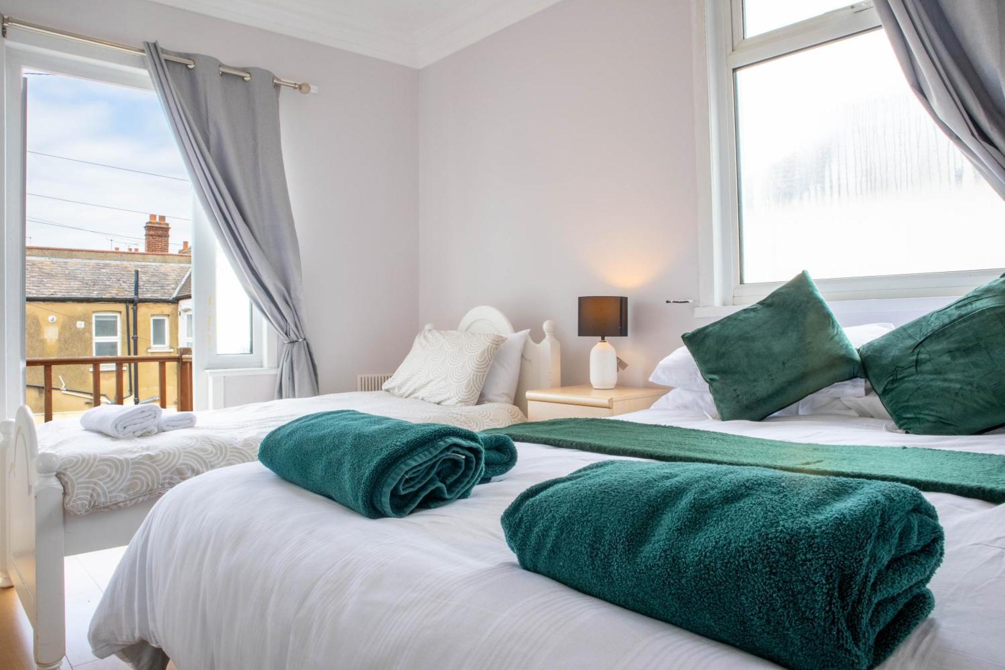 2 Bedroom Apartment Southend-On-Sea Exterior foto